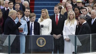 ONLINE: Trump prisahal na dve Biblie a stal sa novým prezidentom USA