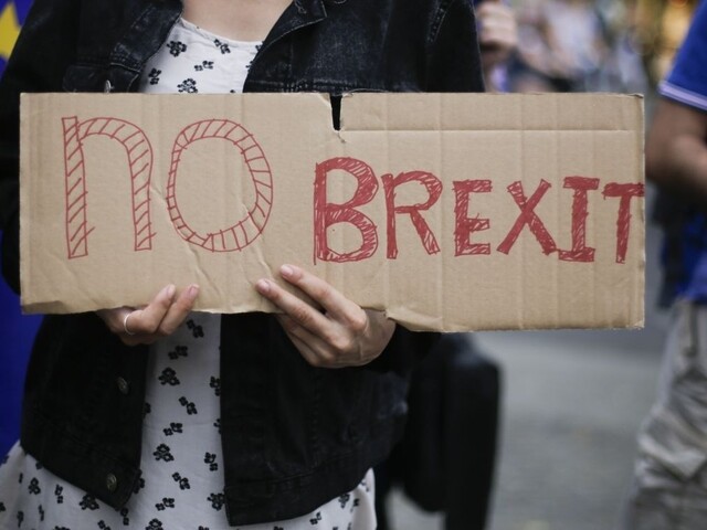 Tvrdý brexit môže spomaliť slovenskú ekonomiku