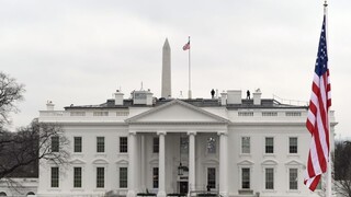 Biely dom zmenil prezidenta i šat, Trump dal vymeniť dekorácie