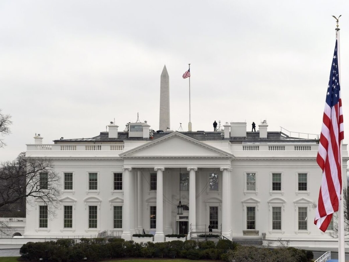 Biely dom zmenil prezidenta i šat, Trump dal vymeniť dekorácie