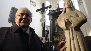 Český kardinál Miroslav Vlk trpí rakovinou, v tele má metastázy