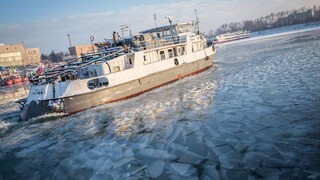 Na Dunaji úradujú ľadoborce, plavbu po rieke zastavilo počasie
