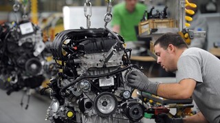 Dole ho ťahajú autá aj drahé energie. Slovenský priemysel zaznamenal najväčší pokles v tomto roku