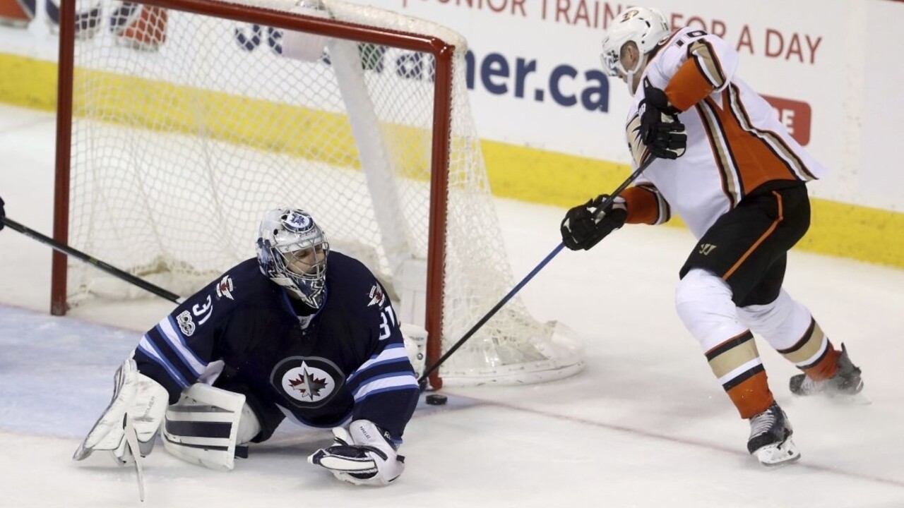 NHL: Marinčin asistoval pri triumfe Toronta, štvorgólový Marleau