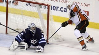 NHL: Marinčin asistoval pri triumfe Toronta, štvorgólový Marleau
