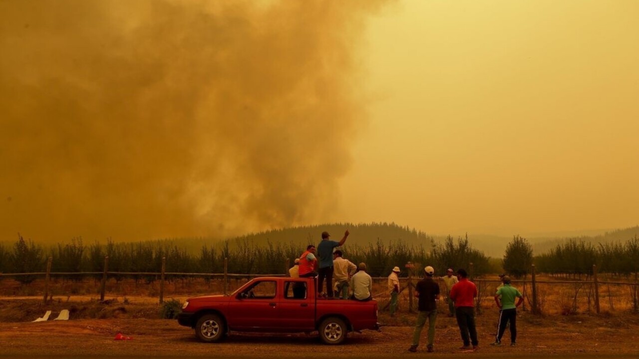 Čile bojuje s rozsiahlymi požiarmi, zničili státisíce hektárov lesa
