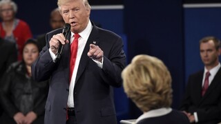 Clintonová ma vo voľbách predstihla kvôli ilegálnym migrantom, tvrdí Trump
