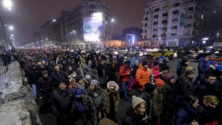 V Rumunsku protestujú proti vláde, prezident chce vypísať referendum