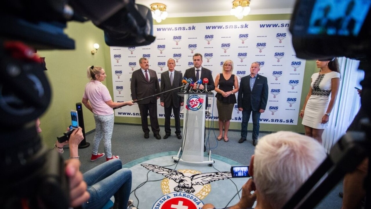 Národniari vyzvali Holjenčíka, aby sa vzdal svojej funkcie