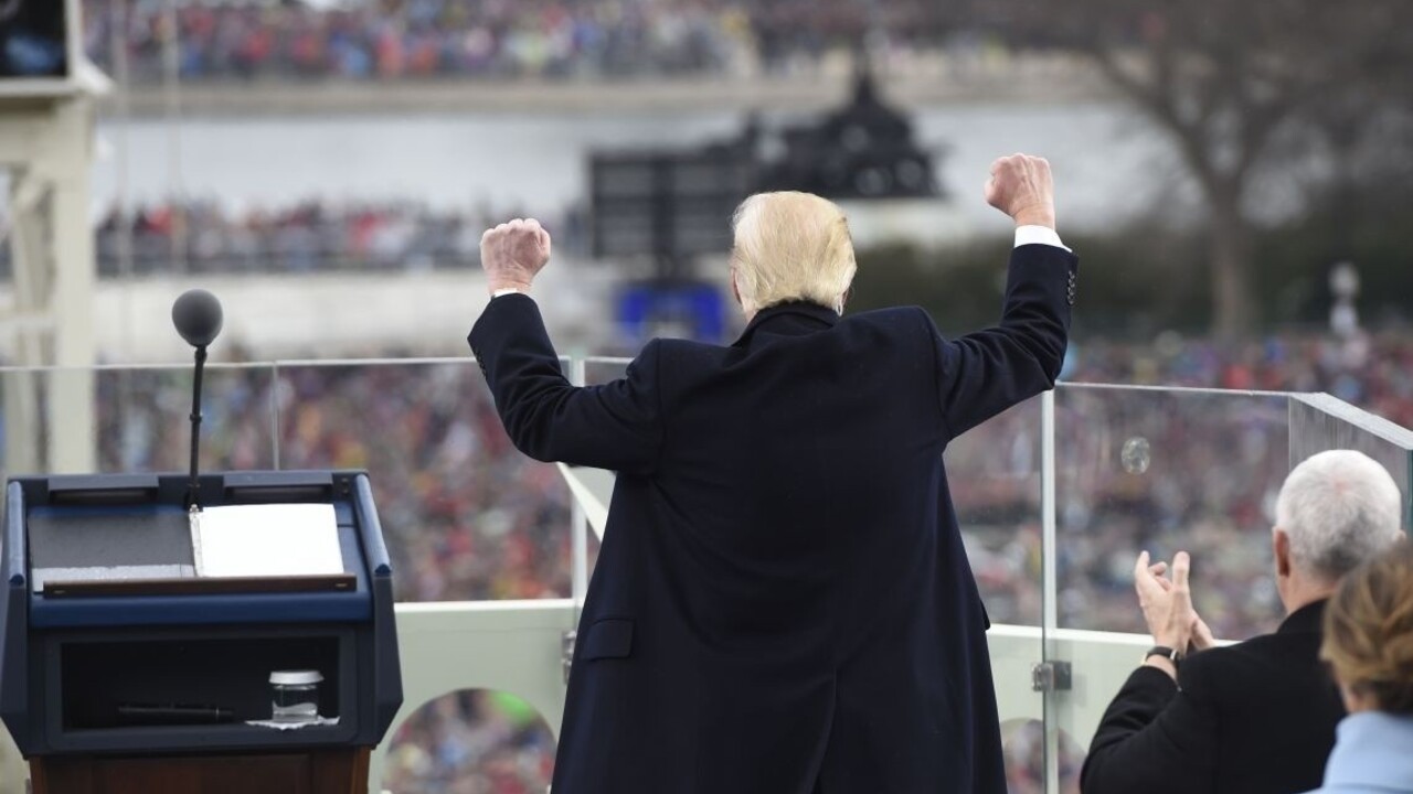 Účasť na Trumpovej inaugurácii má objasniť fotografia v Bielom dome