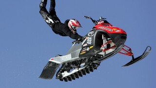 Švéd Bodin predviedol na snežnom skútri historický skok