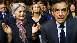 Fillon čelí škandálu, jeho manželka mala obrať štát o pol milióna eur