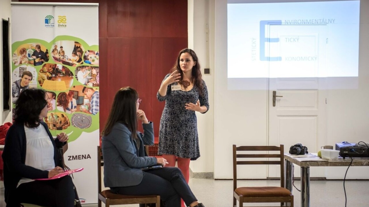 učitelia prezentácia súťaž 1140 px (SITA/Monika Zaťková)