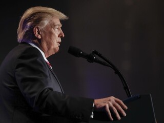 Nevďačná vlastizradkyňa, pohoršoval sa Trump pri oslobodenej whistleblowerke
