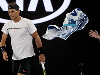Nadal po päťsetovej bitke mieri do finále, vyzve Federera