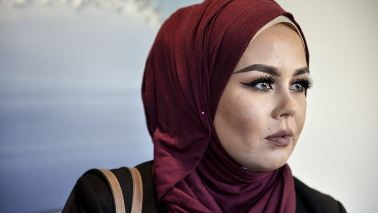 Študentka sa chcela súdiť o nosenie hidžábu, žalobu zamietli