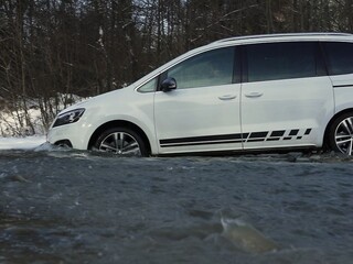 BMW 740Le iPerformance a Seat Alhambra 4x4 v alternácii SUV
