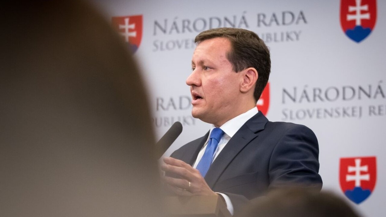 Lipšic už nie je predsedom, funkcie sa pre vyšetrovanie vzdal