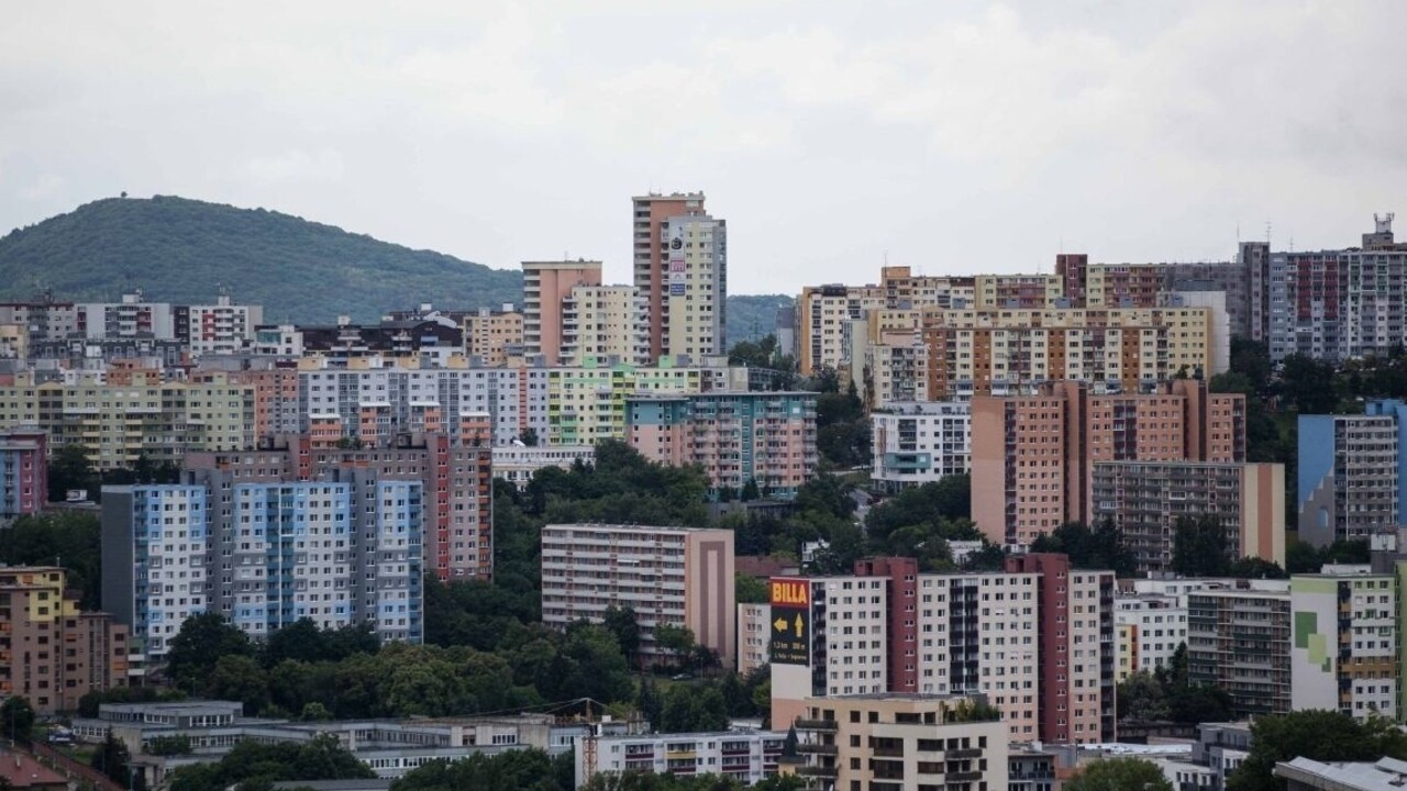 Obdobie rekordne nízkych úrokov hypoték sa končí, začínajú rásť