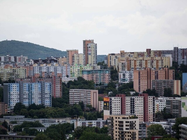 Obdobie rekordne nízkych úrokov hypoték sa končí, začínajú rásť