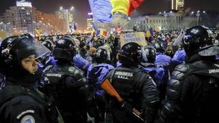 Státisíce ľudí zaplavili ulice Bukurešti, vláda nechce ustúpiť