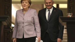 Nemecko prijme každý mesiac z Turecka stovky utečencov, sľúbila Merkelová