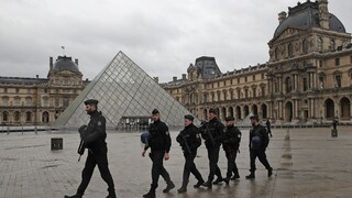 V Louvri útočil zrejme Egypťan, podľa prokurátora išlo o terorizmus