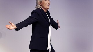 Šéfka krajnej pravice Le Penová začala predvolebnú kampaň