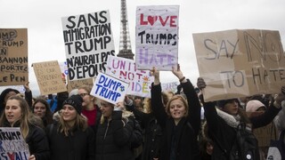 Západoeurópske metropoly reagovali na Trumpove dekréty, ľudia vyšli do ulíc