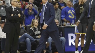 Najlepší tréner NBA neudržal emócie, jeho tím nakoniec prehral