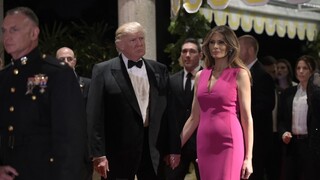 Obliekajte sa ako ženy, žiada Trump. Ženy zverejňujú svoje fotografie