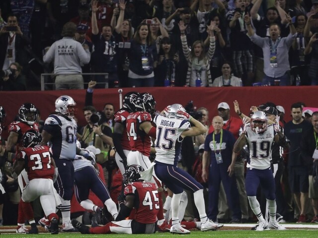 Super Bowl rozhodlo predĺženie, z triumfu sa tešia hráči Patriots