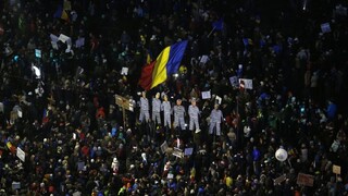 Neodstúpim, vyhlásil rumunský premiér napriek rekordným protestom