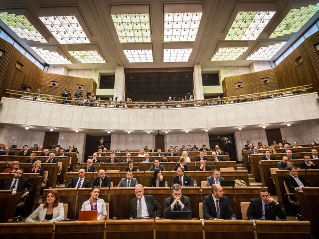 Rokovanie parlamentu: o kumulácii funkcií aj o voľne počas sviatkov