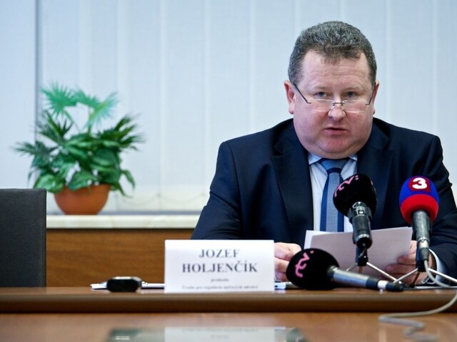 Holjenčík definitívne končí. Kancelárii prezidenta doručil list