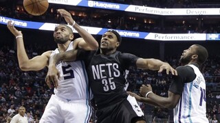 NBA: Hráči Charlotte ukončili sériu prehier, Harden žiaril