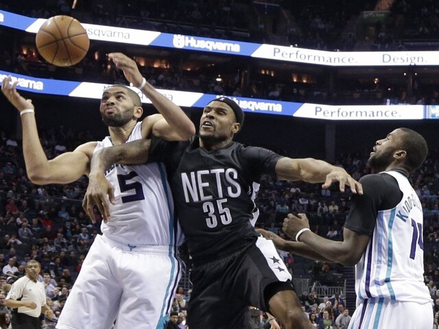 NBA: Hráči Charlotte ukončili sériu prehier, Harden žiaril