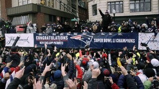 Hráči Patriots oslavovali zisk titulu, aplauz patril najmä Bradymu