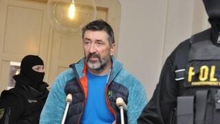 Údajný boss takáčovcov zostáva za mrežami, troch prepustili