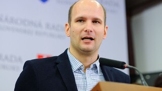 Grendel pri sms komunikácii s redaktormi RTVS neporušil zákon