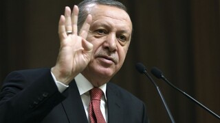 Súd zakázal časť básne, v ktorej satirik zosmiešnil Erdogana