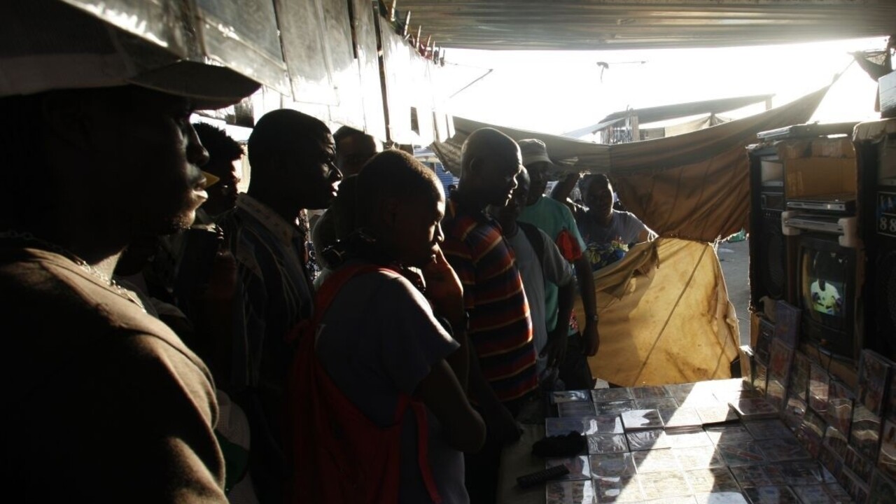 Futbalový zápas sa zmenil na tragédiu, ľudia zahynuli pri tlačenici