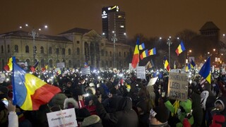 Rumuni chcú odvolanie kabinetu, protesty pokračujú
