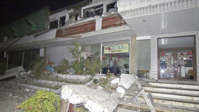 filipiny-zemetrasenie-trosky-1140-px-sita-ap_0a000002-27b3-f186.jpg