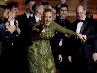 Bodovali Adele i Bowie. V Los Angeles udeľovali hudobné ceny