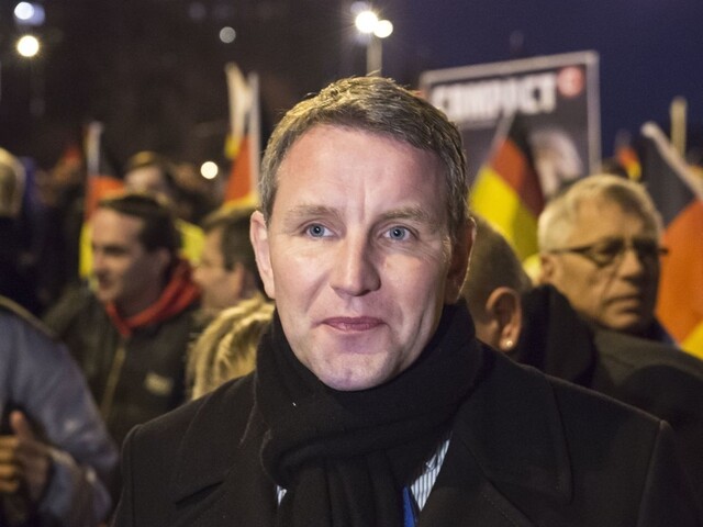 Nemeckí populisti vylúčia jedného z lídrov po výrokoch o holokauste