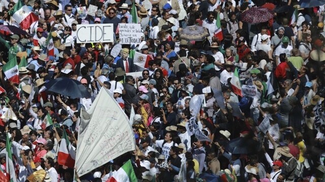 mexico-anti-trump-march-57206-60a328ca256f40a387feffa34c4fb8df_0a000002-3e6c-27f1.jpg
