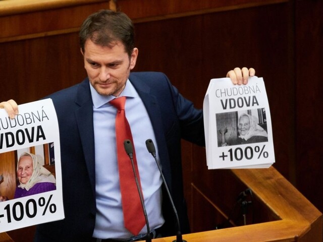 ONLINE: Matovič priniesol do pléna obrázky, odvolávanie Fica sa odkladá