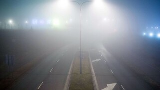 Meteorológovia varujú pred poľadovicami, vodičov potrápi aj hmla