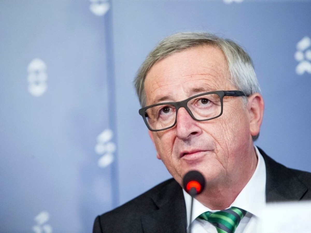 Odolajme americkému tlaku na zvýšenie výdavkov na obranu, vyzval Juncker